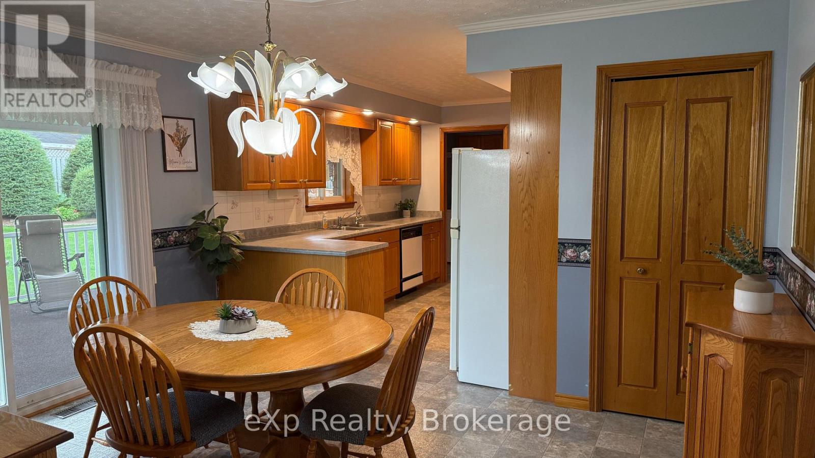 655 17th Street Crescent, Hanover, Ontario  N4N 3S7 - Photo 9 - X12236739