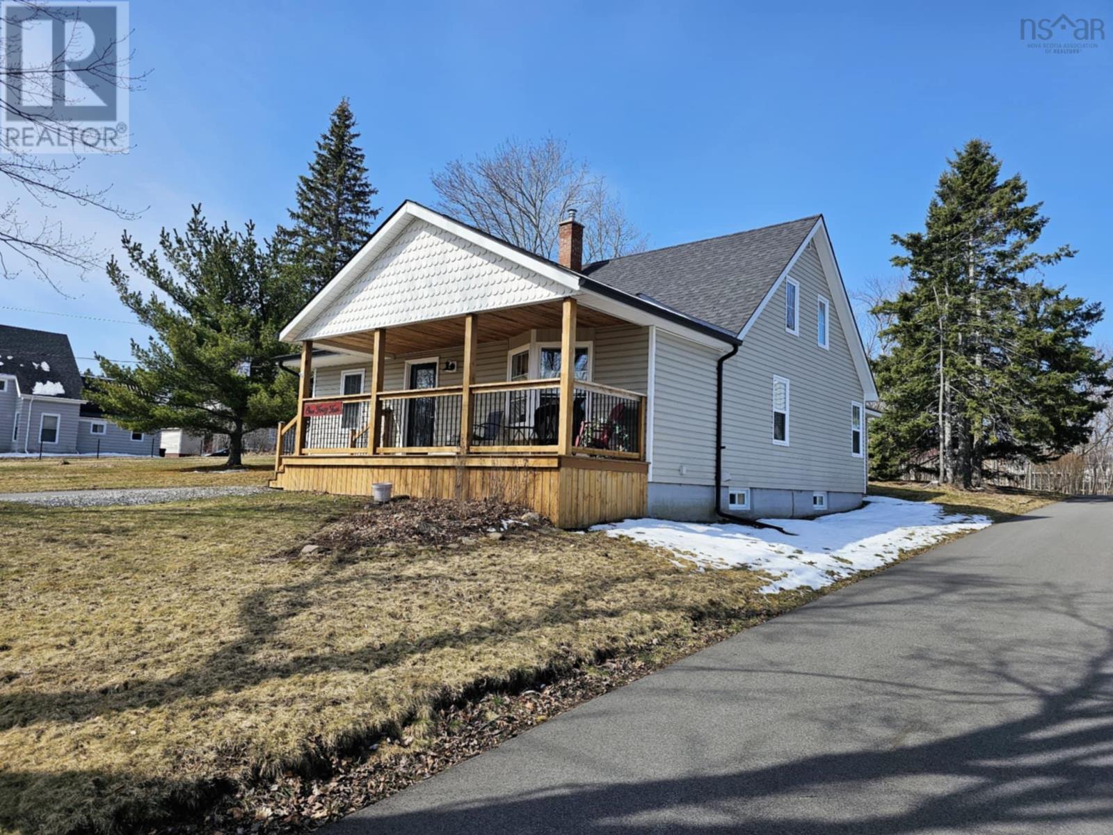 Property at 144 Pleasant Street image 3