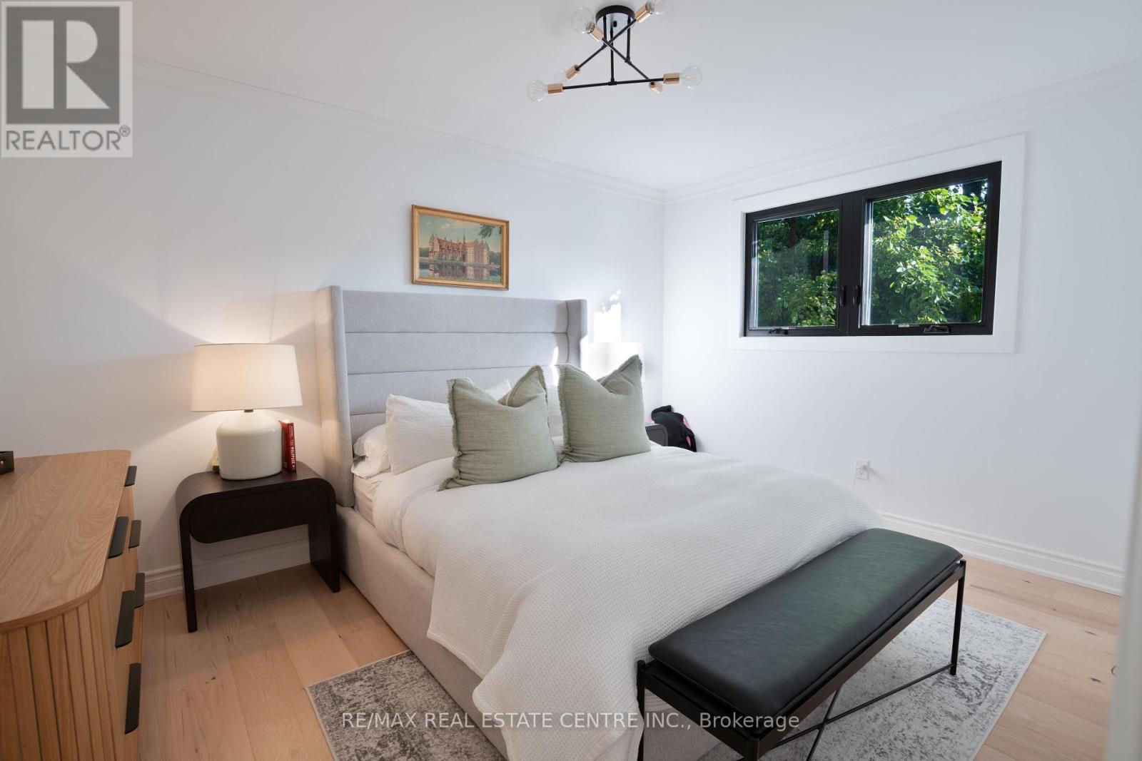 2221 Wyandotte Drive, Oakville, Ontario  L6L 2T4 - Photo 7 - W12311341