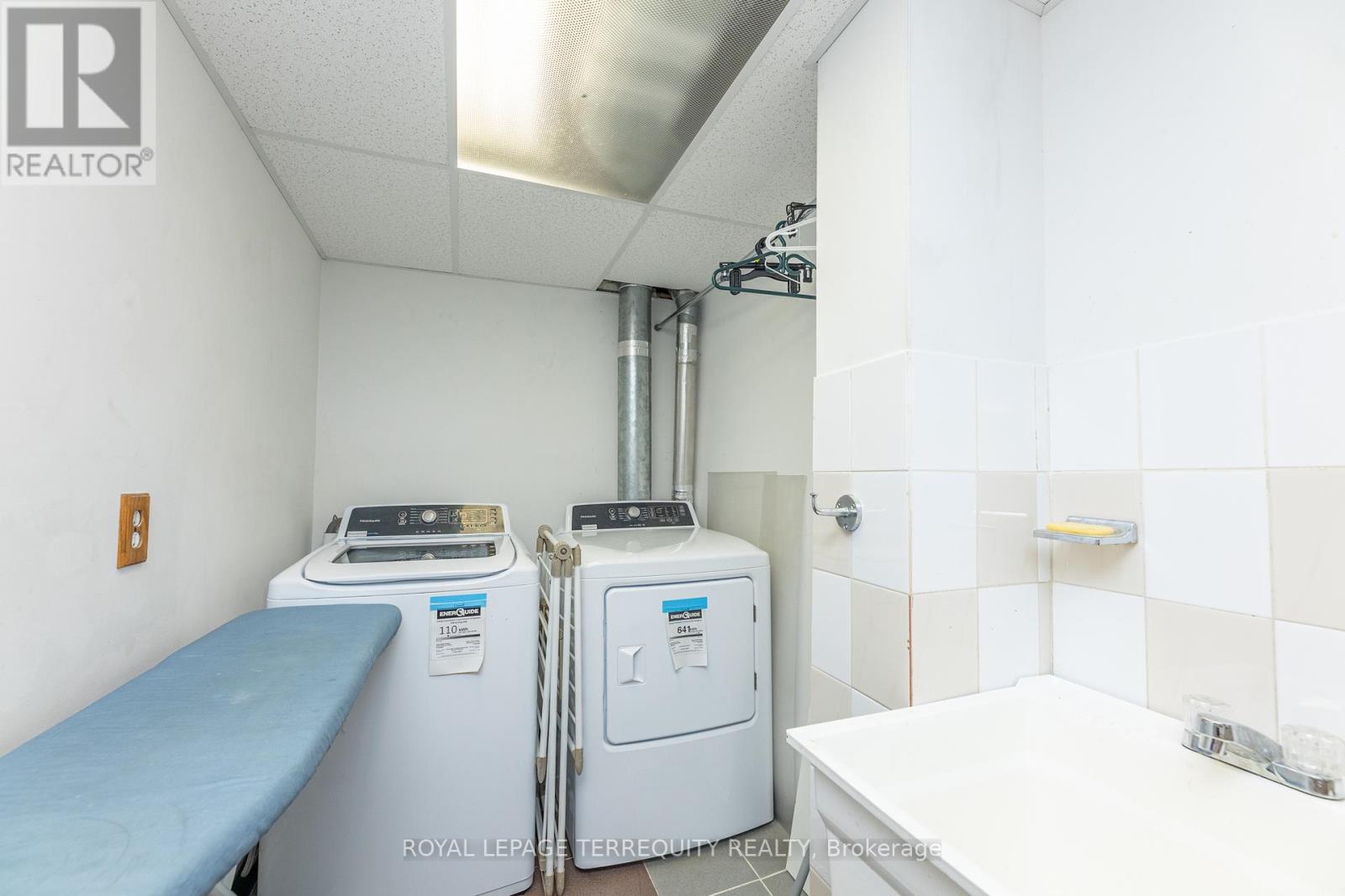 3205 Gwendale Crescent, Mississauga, Ontario  L5A 3B6 - Photo 28 - W12311989