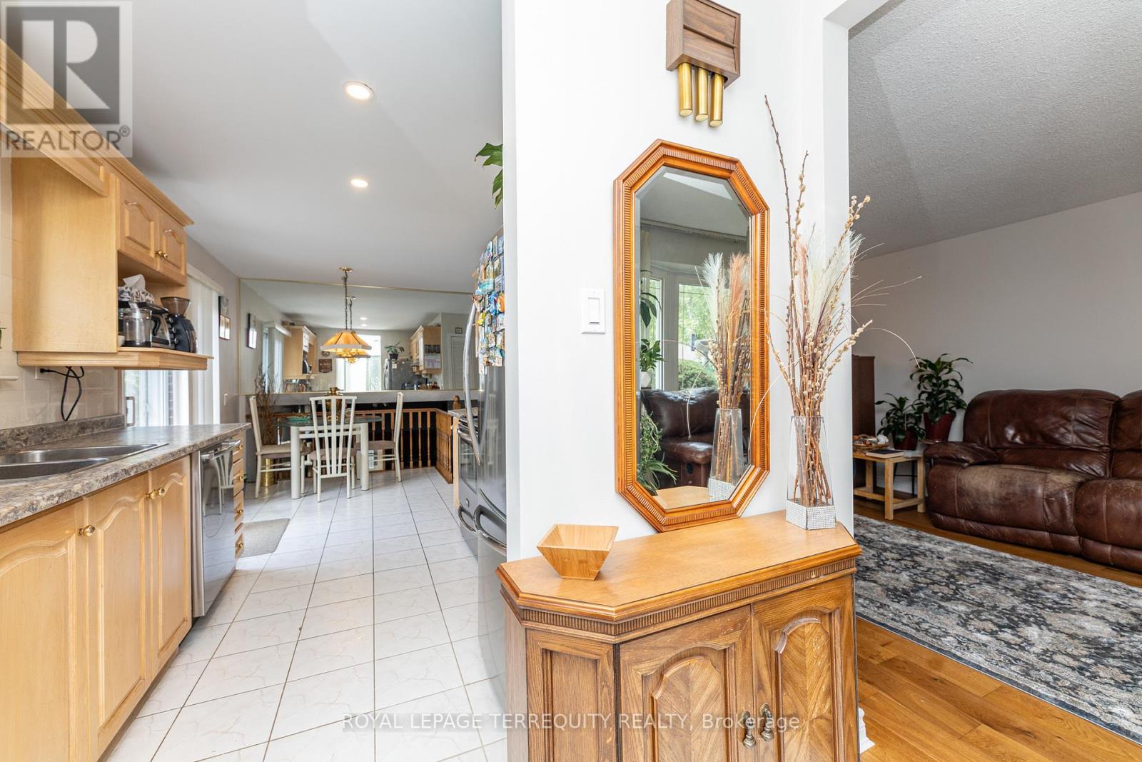 3205 Gwendale Crescent, Mississauga, Ontario  L5A 3B6 - Photo 6 - W12311989