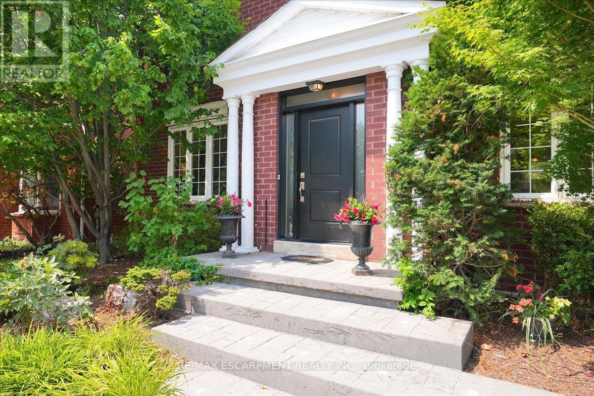 Property at 105 RIVER GLEN BOULEVARD image 2