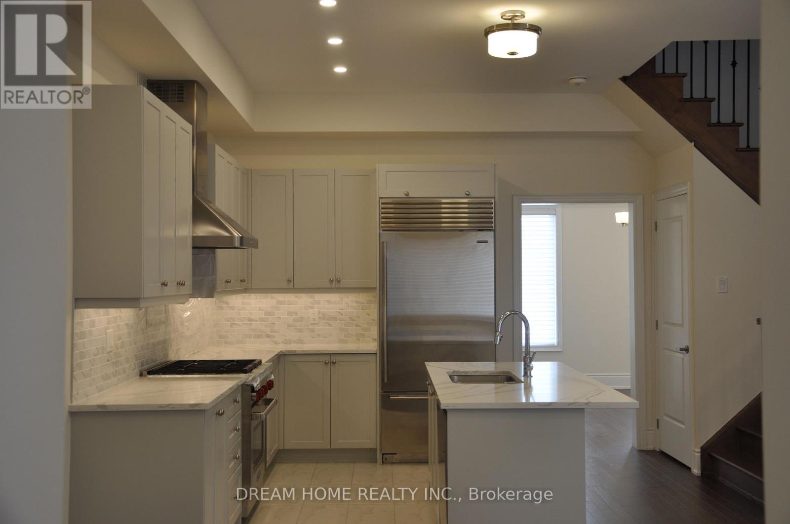 9382 Bayveiw Avenue, Richmond Hill, Ontario  L4C 4Z2 - Photo 2 - N12311994