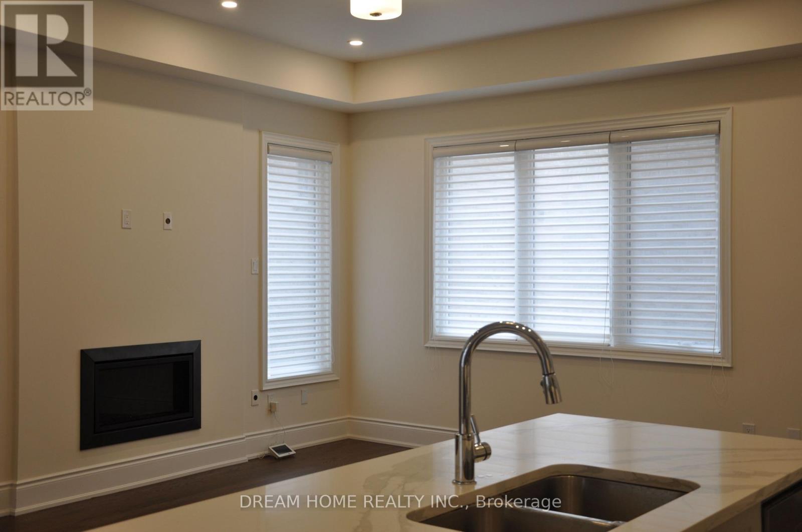 9382 Bayveiw Avenue, Richmond Hill, Ontario  L4C 4Z2 - Photo 3 - N12311994