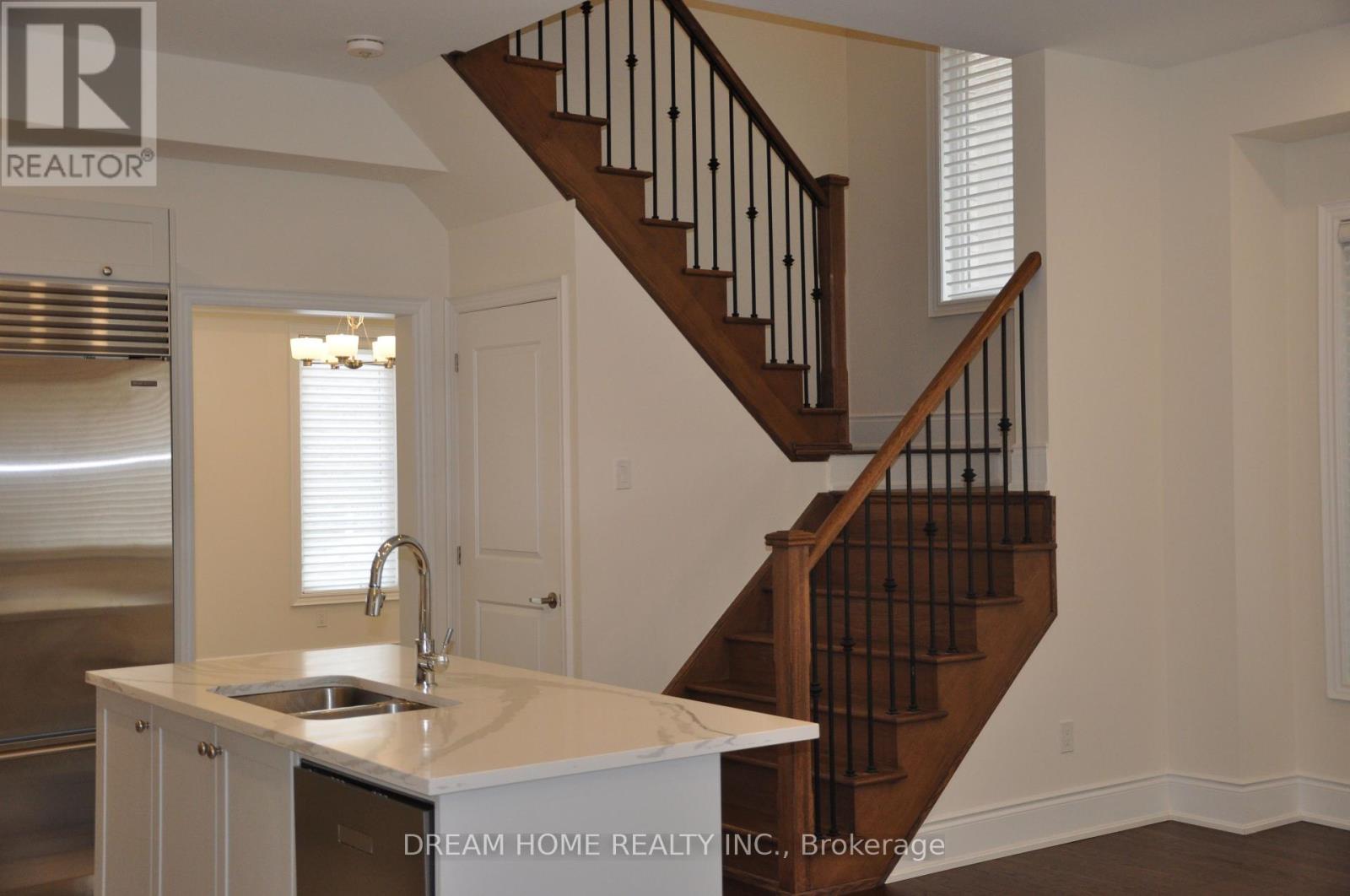 9382 Bayveiw Avenue, Richmond Hill, Ontario  L4C 4Z2 - Photo 5 - N12311994
