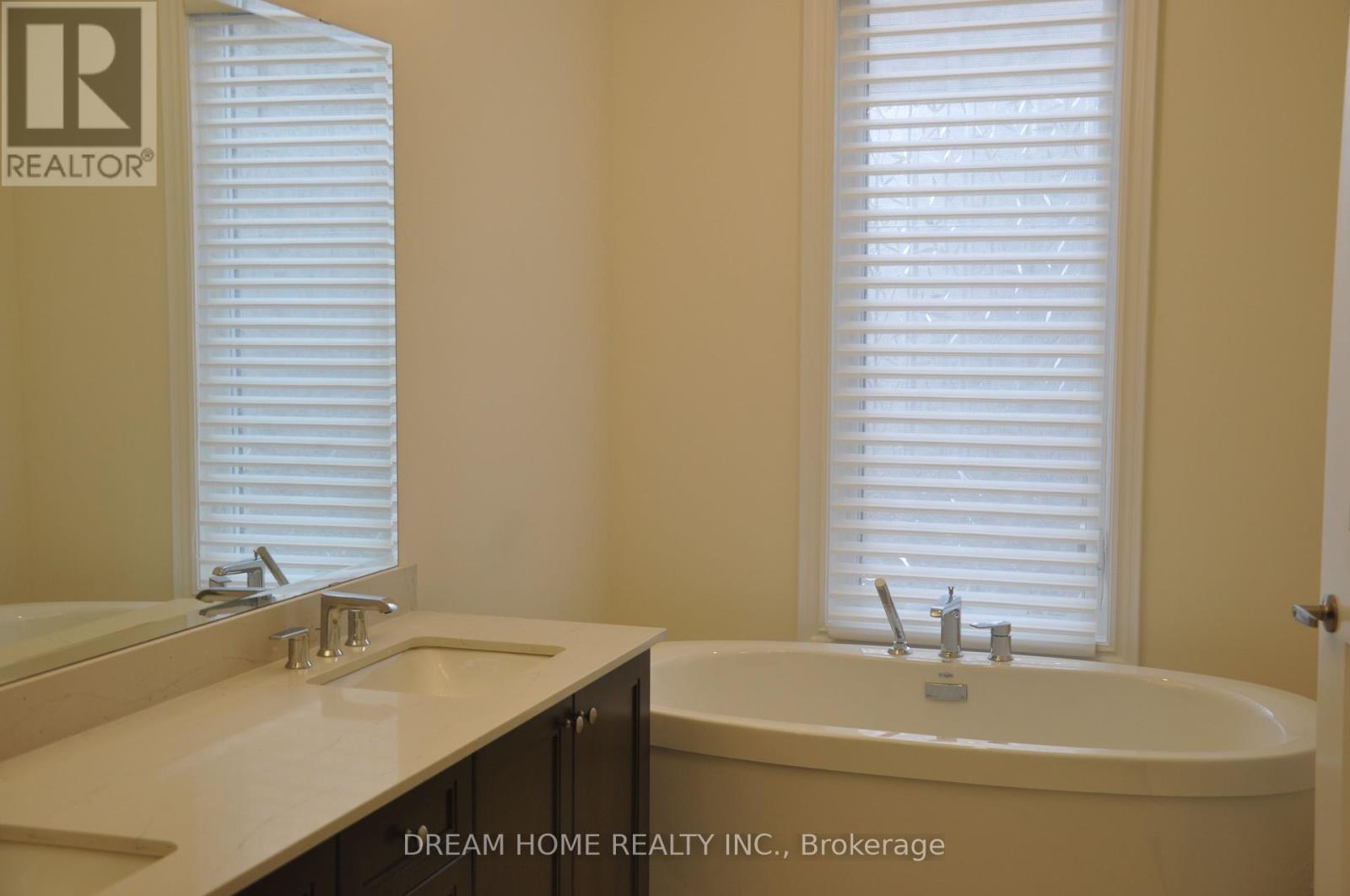 9382 Bayveiw Avenue, Richmond Hill, Ontario  L4C 4Z2 - Photo 8 - N12311994