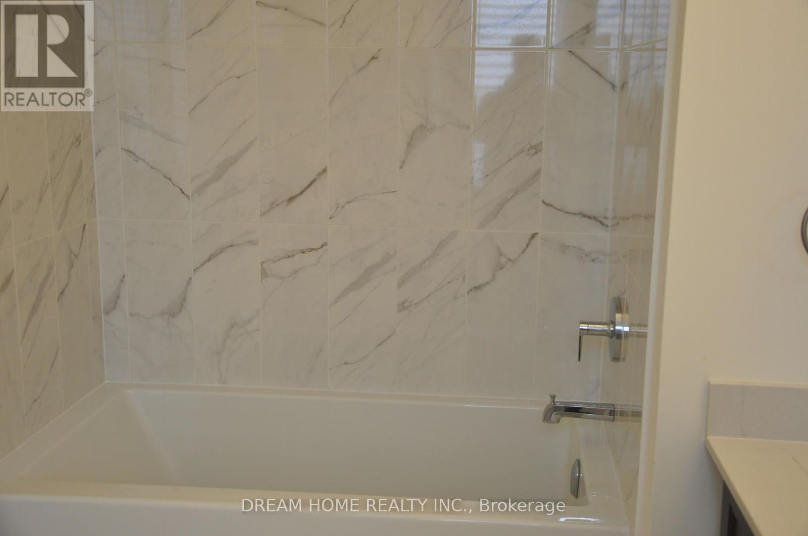 9382 Bayveiw Avenue, Richmond Hill, Ontario  L4C 4Z2 - Photo 9 - N12311994