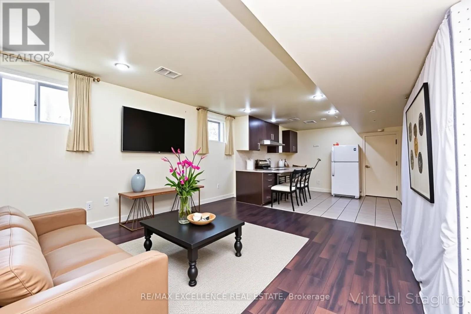 7396 Sills Road, Mississauga (Malton), Ontario L4T 2K1 - Photo 15 - W12311998