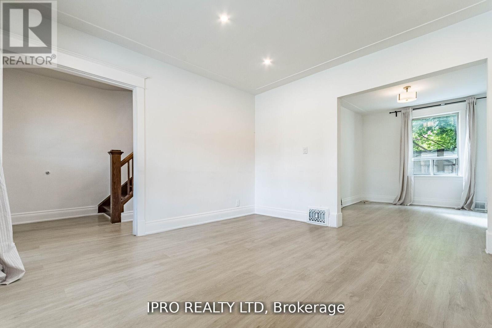 Property at 35 CHESTNUT AVENUE image 4
