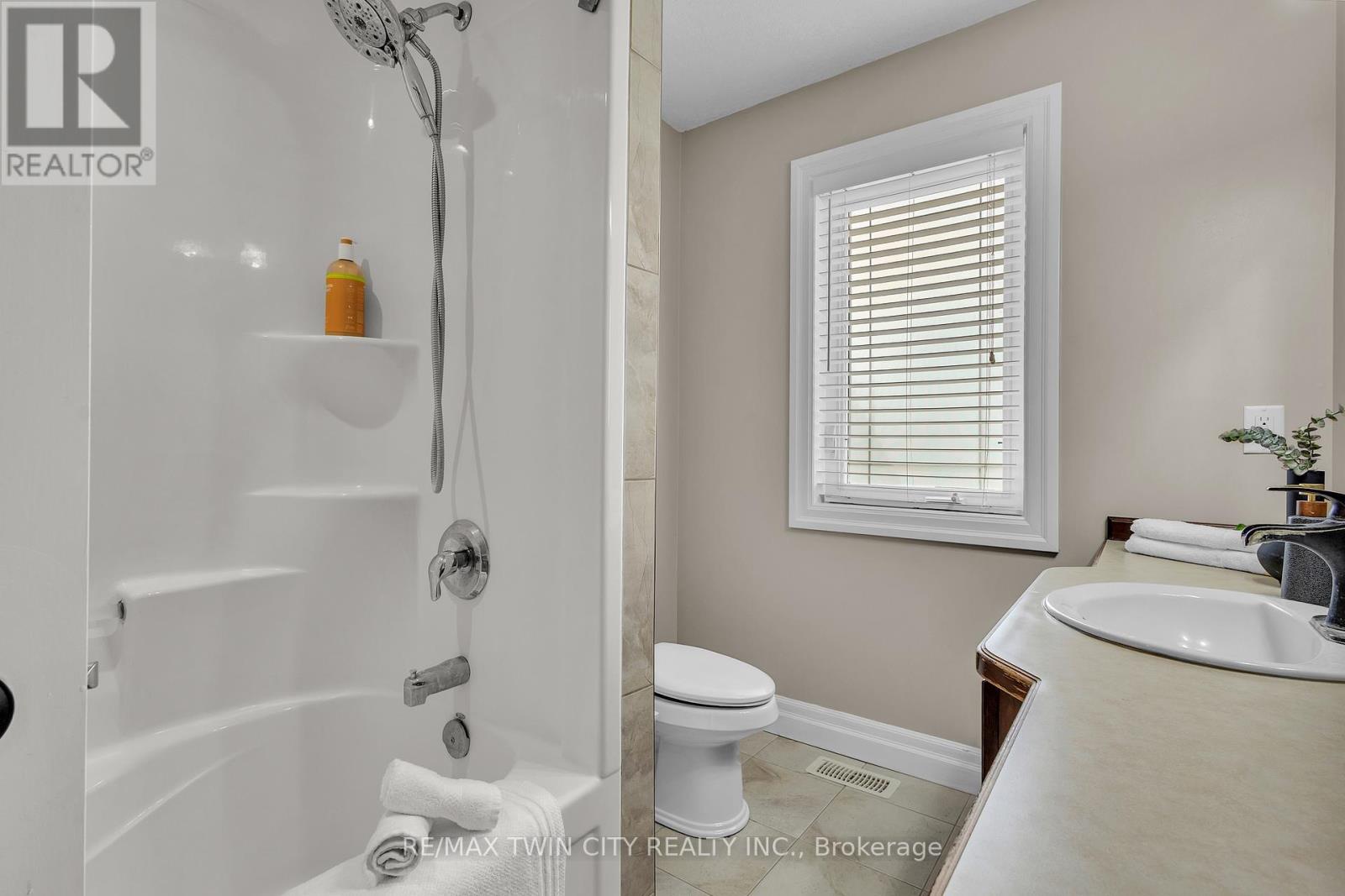 224 Paige Place, Kitchener, Ontario  N2K 4P5 - Photo 27 - X12312024