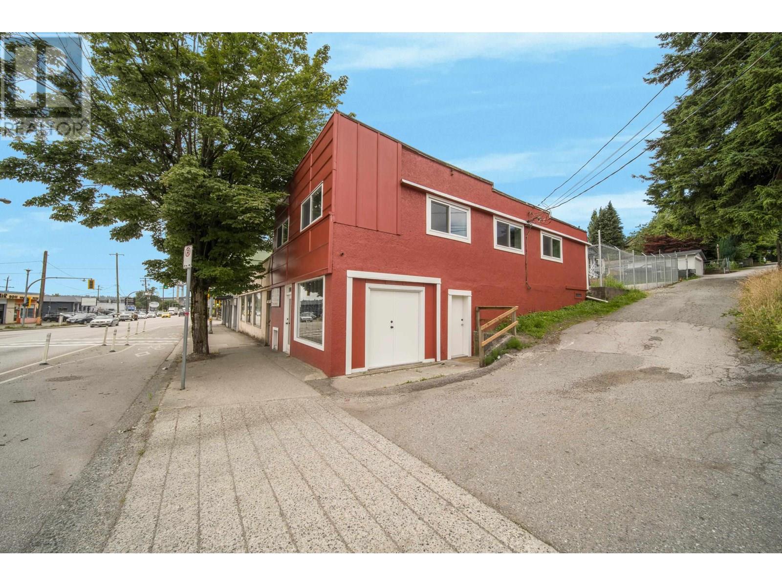 137 E Columbia Street, New Westminster, British Columbia  V3L 3V9 - Photo 2 - C8071073