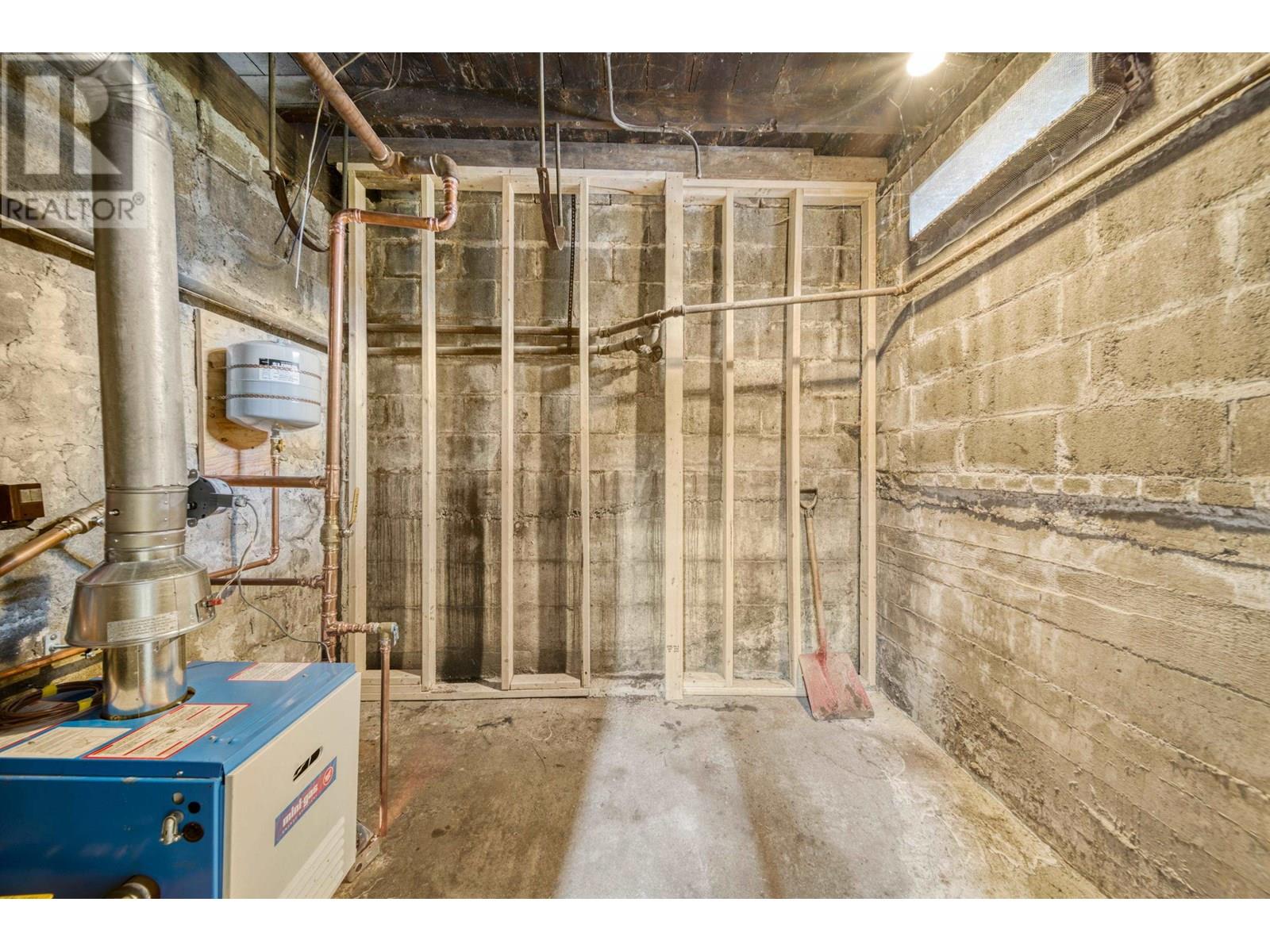 137 E Columbia Street, New Westminster, British Columbia  V3L 3V9 - Photo 10 - C8071073