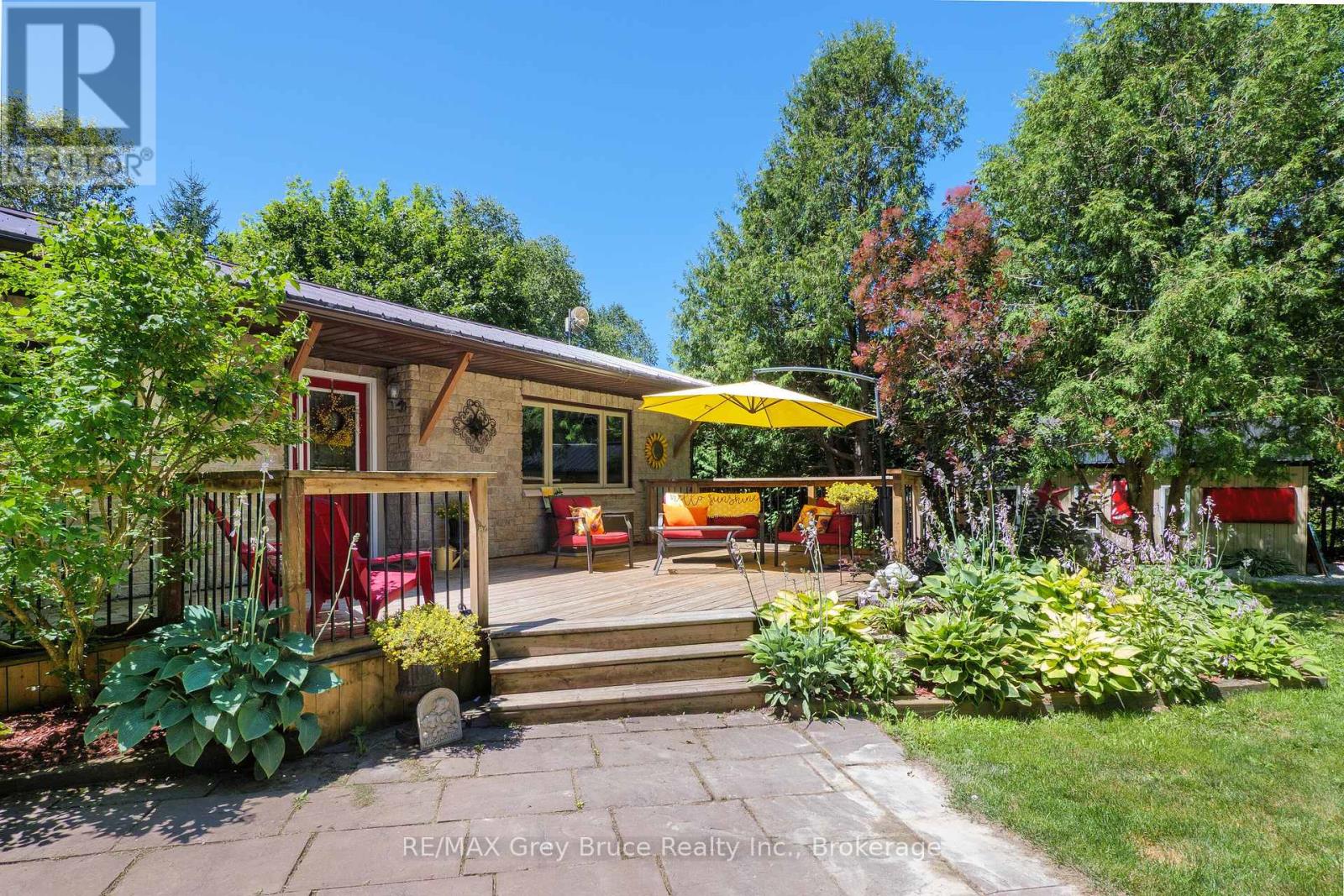 106 Elder Lane, Chatsworth, Ontario  N0H 1G0 - Photo 2 - X12312058