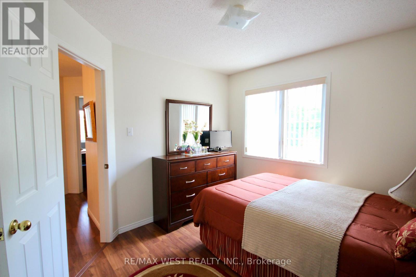 1 Platinum Drive, Toronto (Brookhaven-Amesbury), Ontario M6M 5K1 - Photo 21 - W12311923