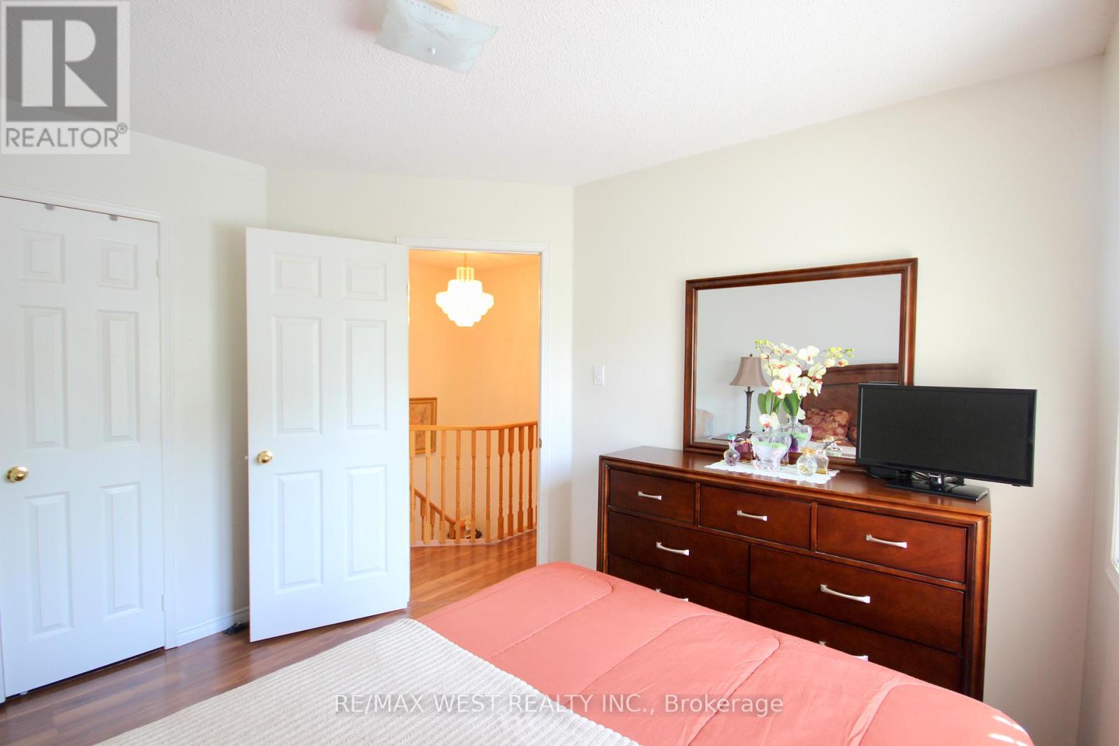 1 Platinum Drive, Toronto (Brookhaven-Amesbury), Ontario M6M 5K1 - Photo 22 - W12311923