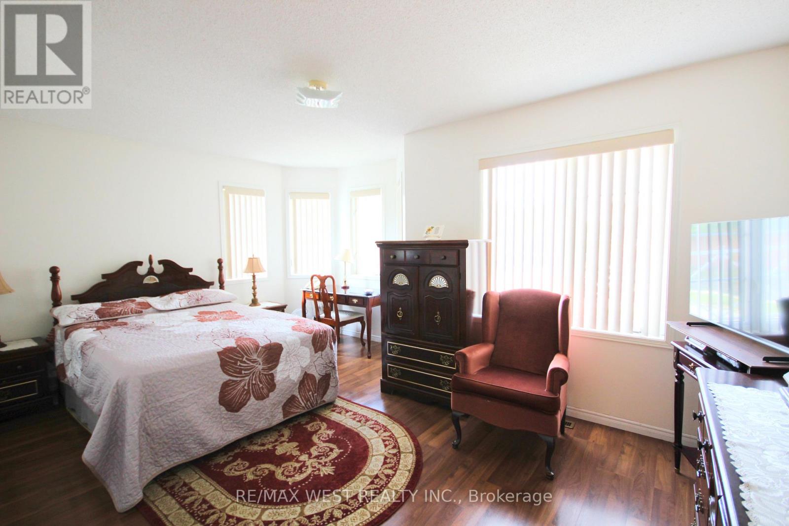 1 Platinum Drive, Toronto (Brookhaven-Amesbury), Ontario M6M 5K1 - Photo 15 - W12311923