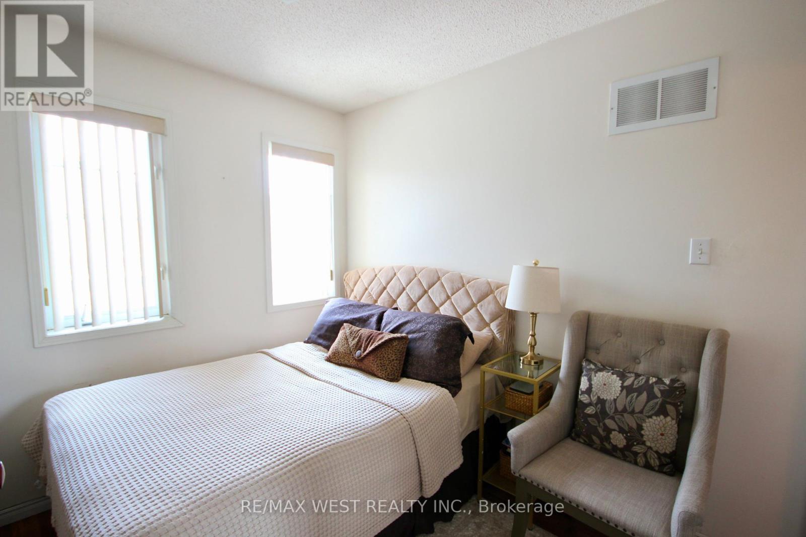 1 Platinum Drive, Toronto (Brookhaven-Amesbury), Ontario M6M 5K1 - Photo 27 - W12311923