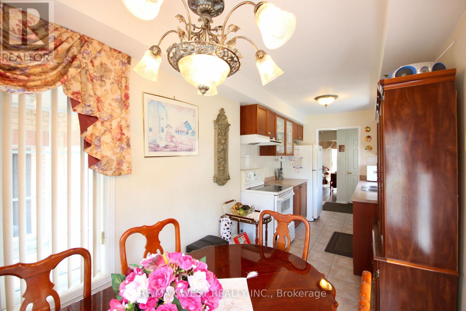 1 Platinum Drive, Toronto (Brookhaven-Amesbury), Ontario M6M 5K1 - Photo 9 - W12311923