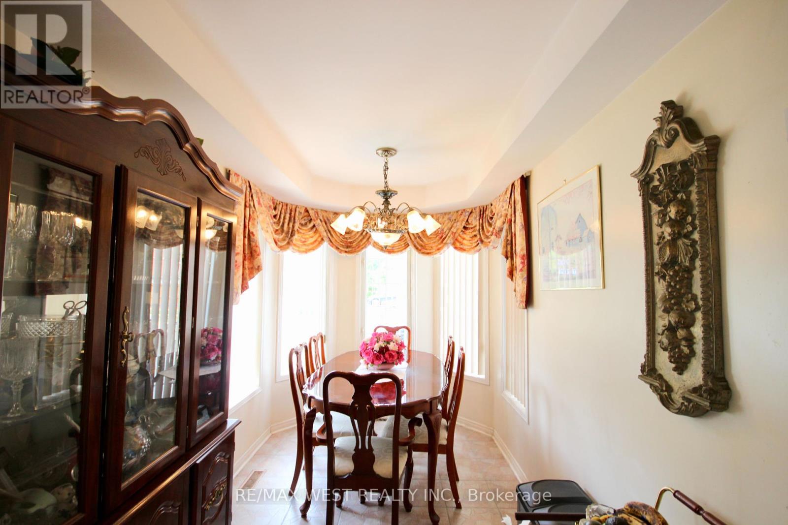 1 Platinum Drive, Toronto (Brookhaven-Amesbury), Ontario M6M 5K1 - Photo 7 - W12311923