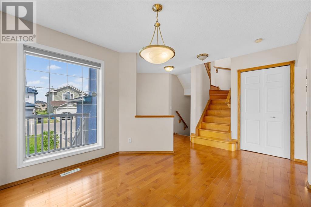 Property at 81 Taracove Crescent NE image 2