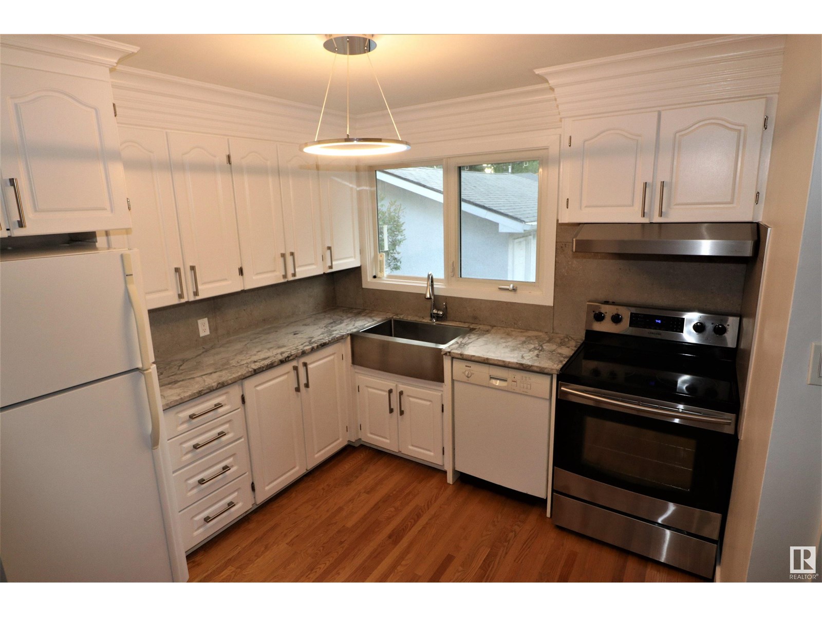 Property at 8528 64 AV NW image 3