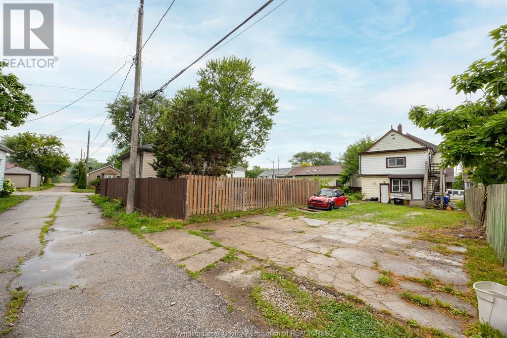 817 Chatham Street East, Windsor, Ontario  N9A 2X8 - Photo 12 - 25008836
