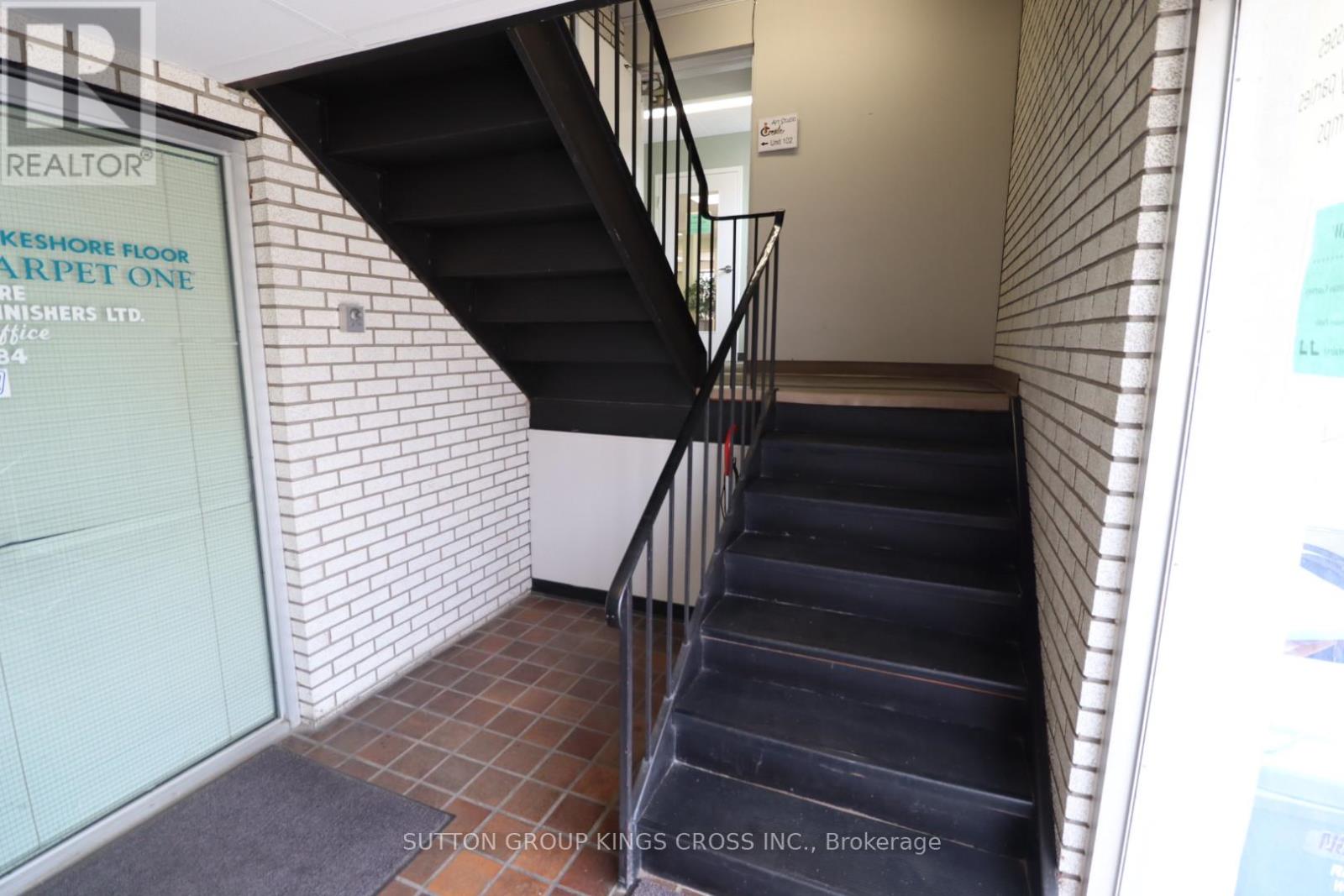 203 - 987 Clarkson Road S, Mississauga, Ontario  L5J 2V8 - Photo 2 - W12312090