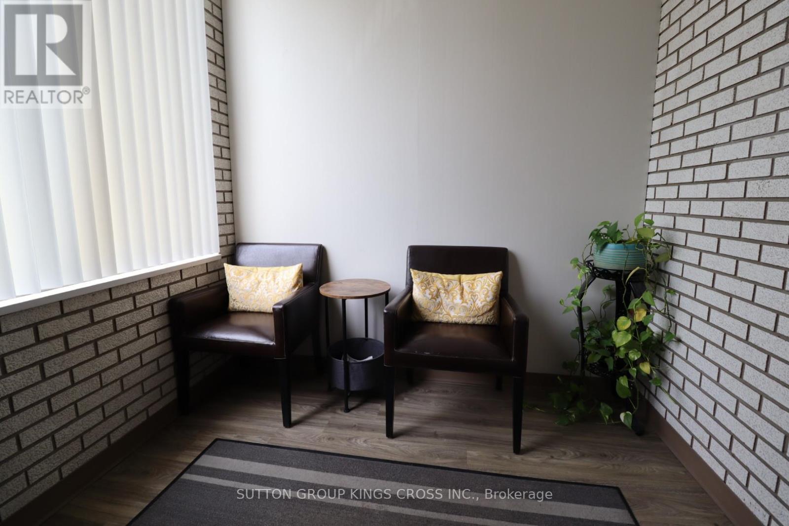 203 - 987 Clarkson Road S, Mississauga, Ontario  L5J 2V8 - Photo 4 - W12312090