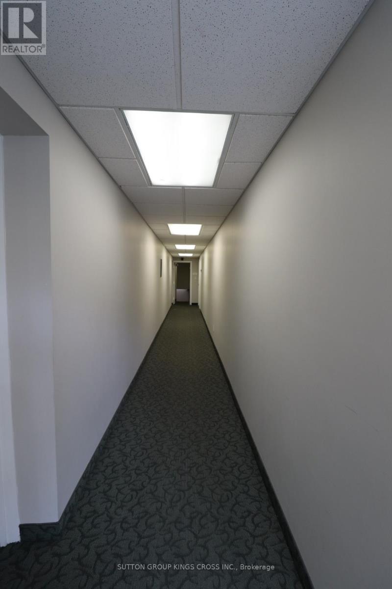 203 - 987 Clarkson Road S, Mississauga, Ontario  L5J 2V8 - Photo 5 - W12312090
