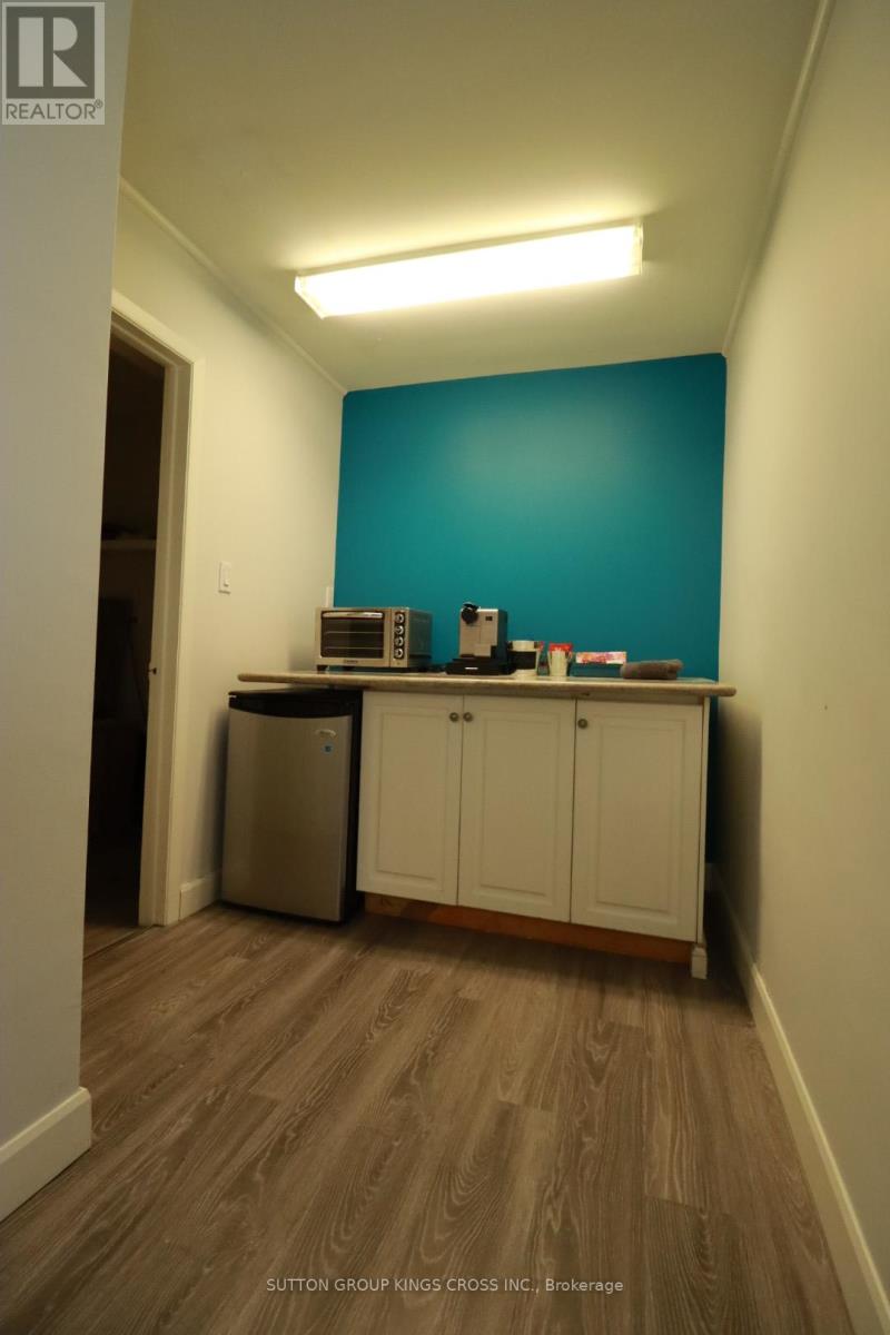 203 - 987 Clarkson Road S, Mississauga, Ontario  L5J 2V8 - Photo 7 - W12312090
