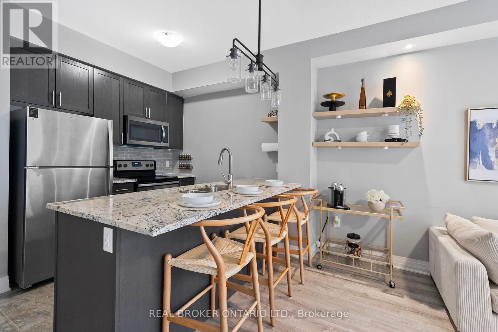 110 - 10 Concord Place W, Grimsby (Grimsby Beach), Ontario  L3M 0G6 - Photo 10 - X12312078