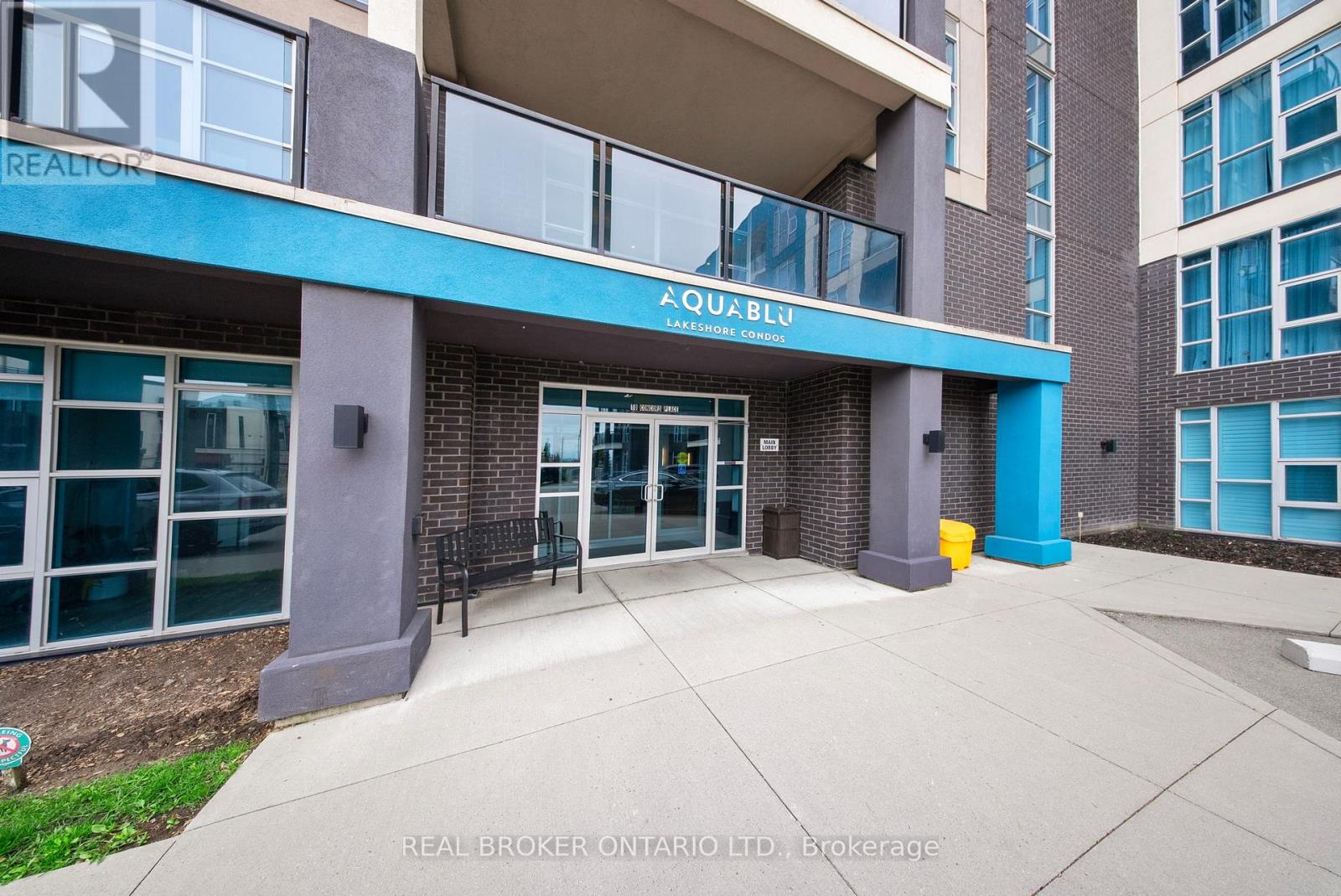 110 - 10 Concord Place W, Grimsby (Grimsby Beach), Ontario  L3M 0G6 - Photo 2 - X12312078