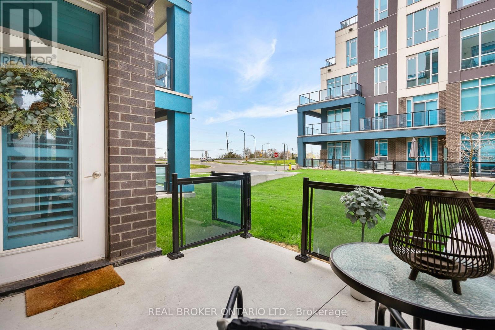 110 - 10 Concord Place W, Grimsby (Grimsby Beach), Ontario  L3M 0G6 - Photo 31 - X12312078