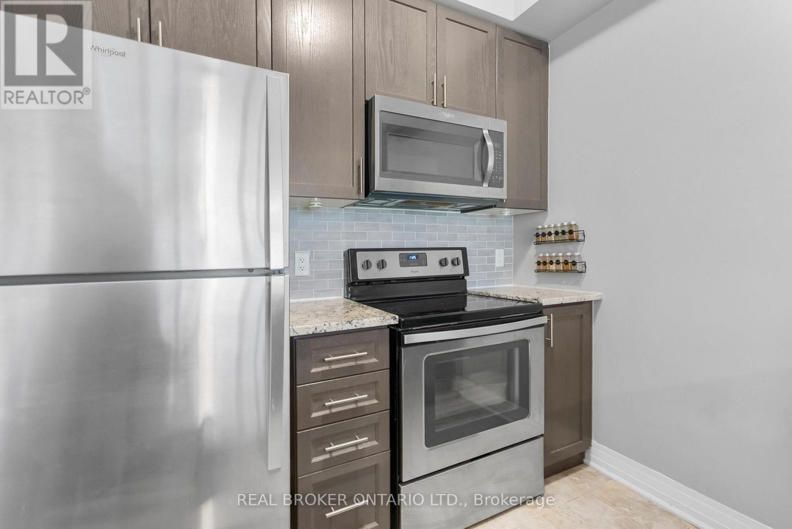 110 - 10 Concord Place W, Grimsby (Grimsby Beach), Ontario  L3M 0G6 - Photo 8 - X12312078