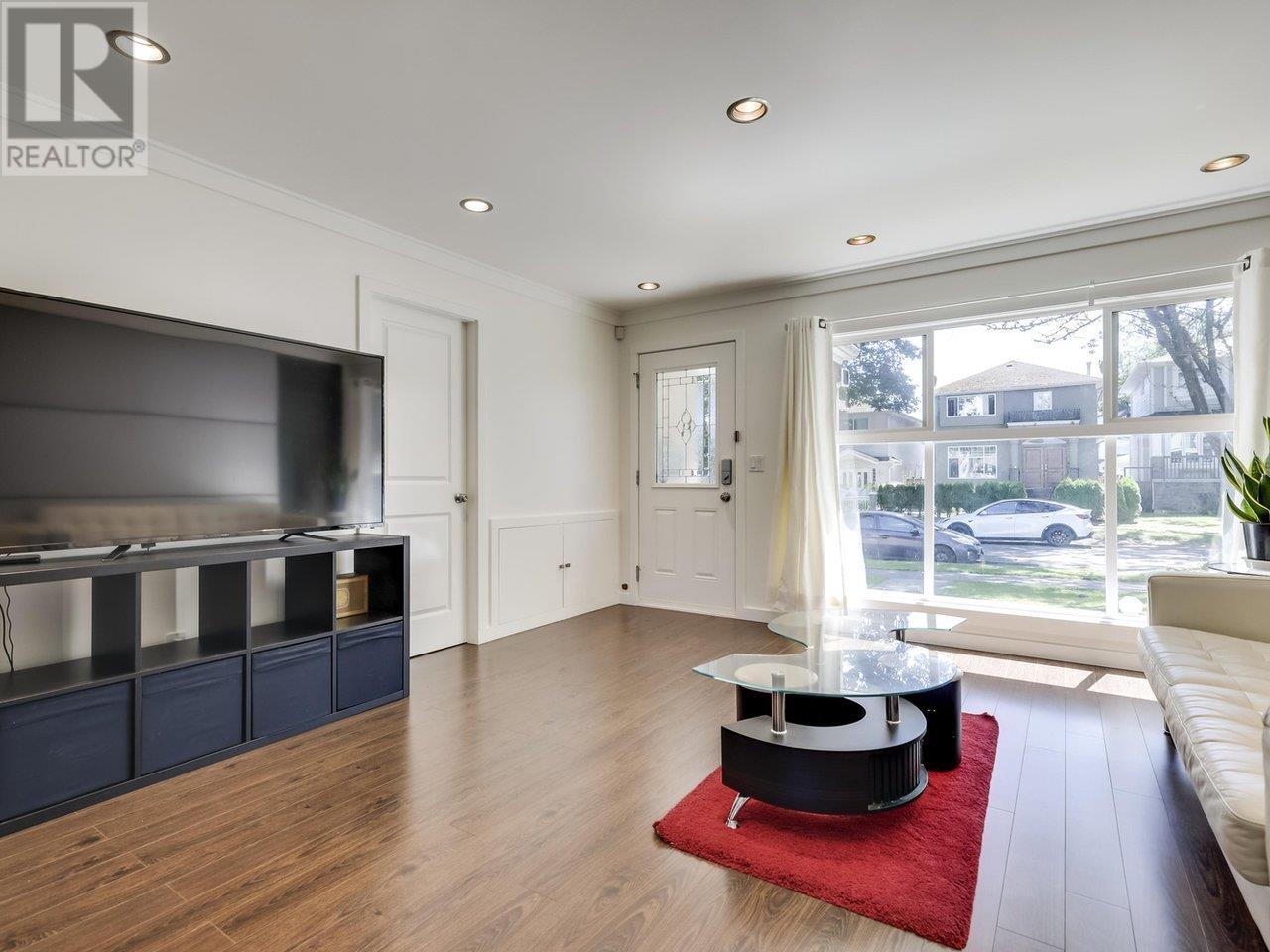 2241 E 43rd Avenue, Vancouver, British Columbia  V5P 1M8 - Photo 2 - R3031469