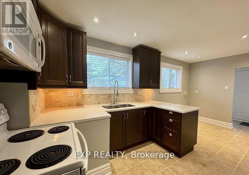 46 Tealham Drive, Toronto, Ontario  M9V 3T6 - Photo 5 - W12312118