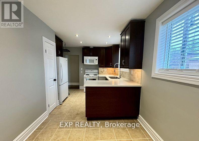 46 Tealham Drive, Toronto, Ontario  M9V 3T6 - Photo 6 - W12312118