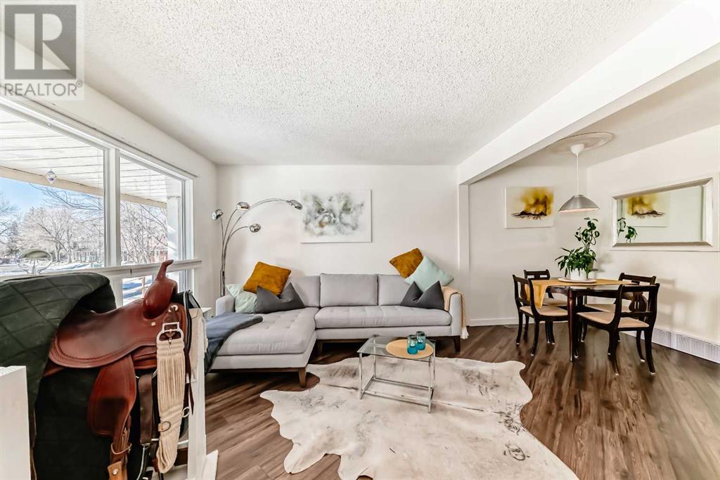 Property at 529 Queenston Gardens SE image 5