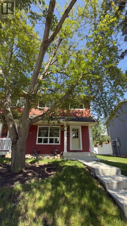 Property at 529 Queenston Gardens SE image 1