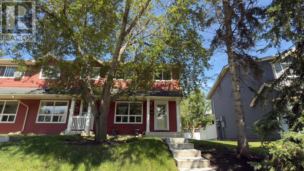 Property at 529 Queenston Gardens SE image 2