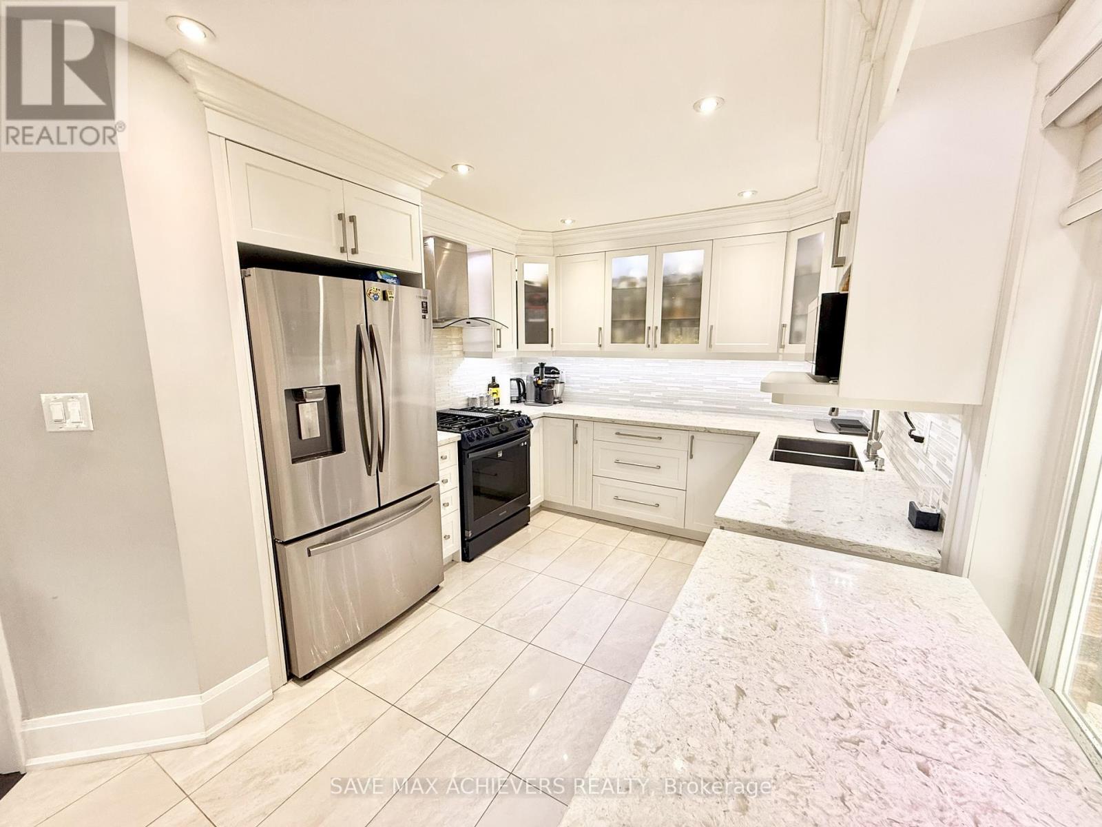 12 Upwood Place, Brampton (Sandringham-Wellington), Ontario  L6R 1T3 - Photo 13 - W12312157
