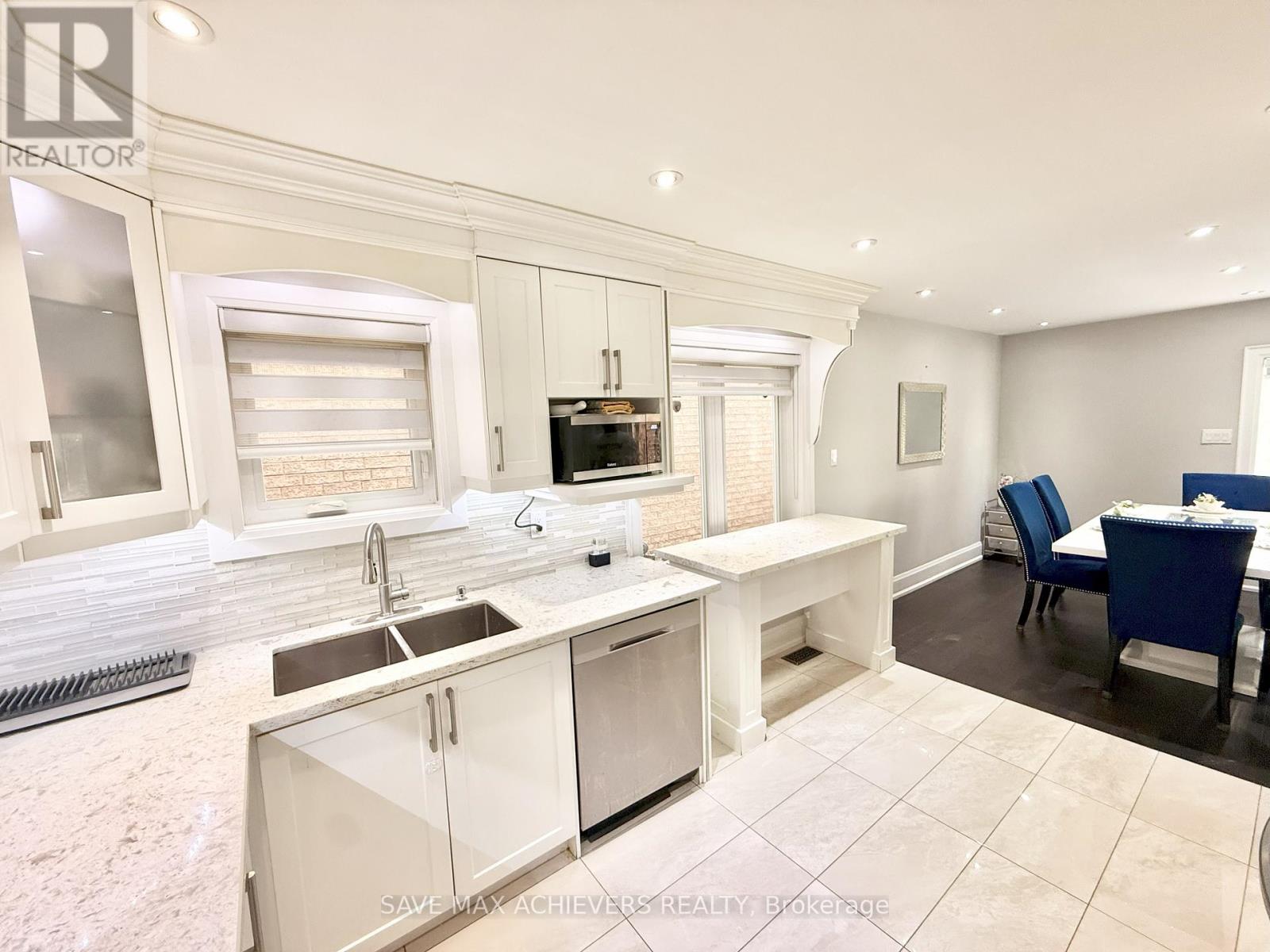 12 Upwood Place, Brampton (Sandringham-Wellington), Ontario  L6R 1T3 - Photo 14 - W12312157