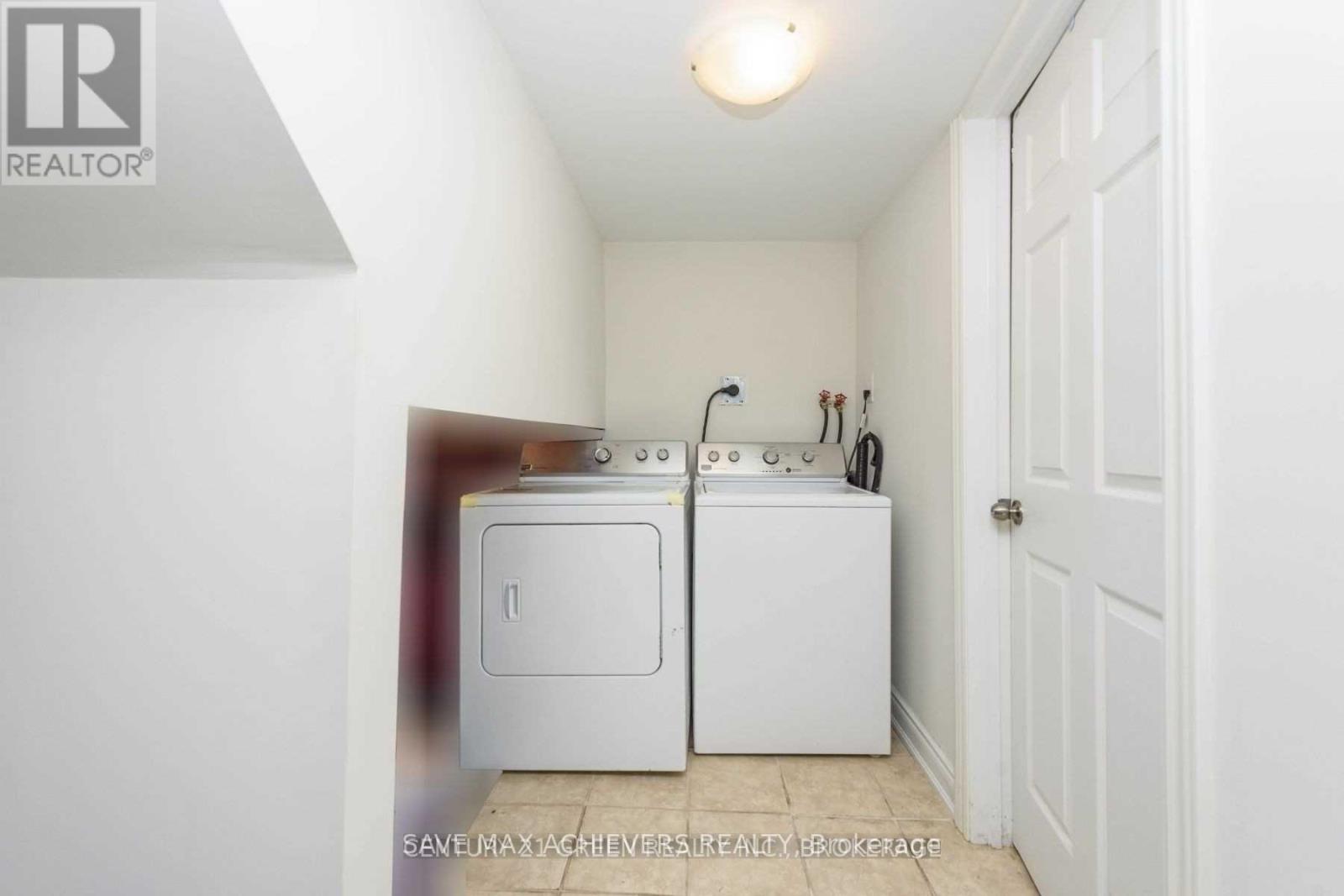 12 Upwood Place, Brampton (Sandringham-Wellington), Ontario  L6R 1T3 - Photo 34 - W12312157