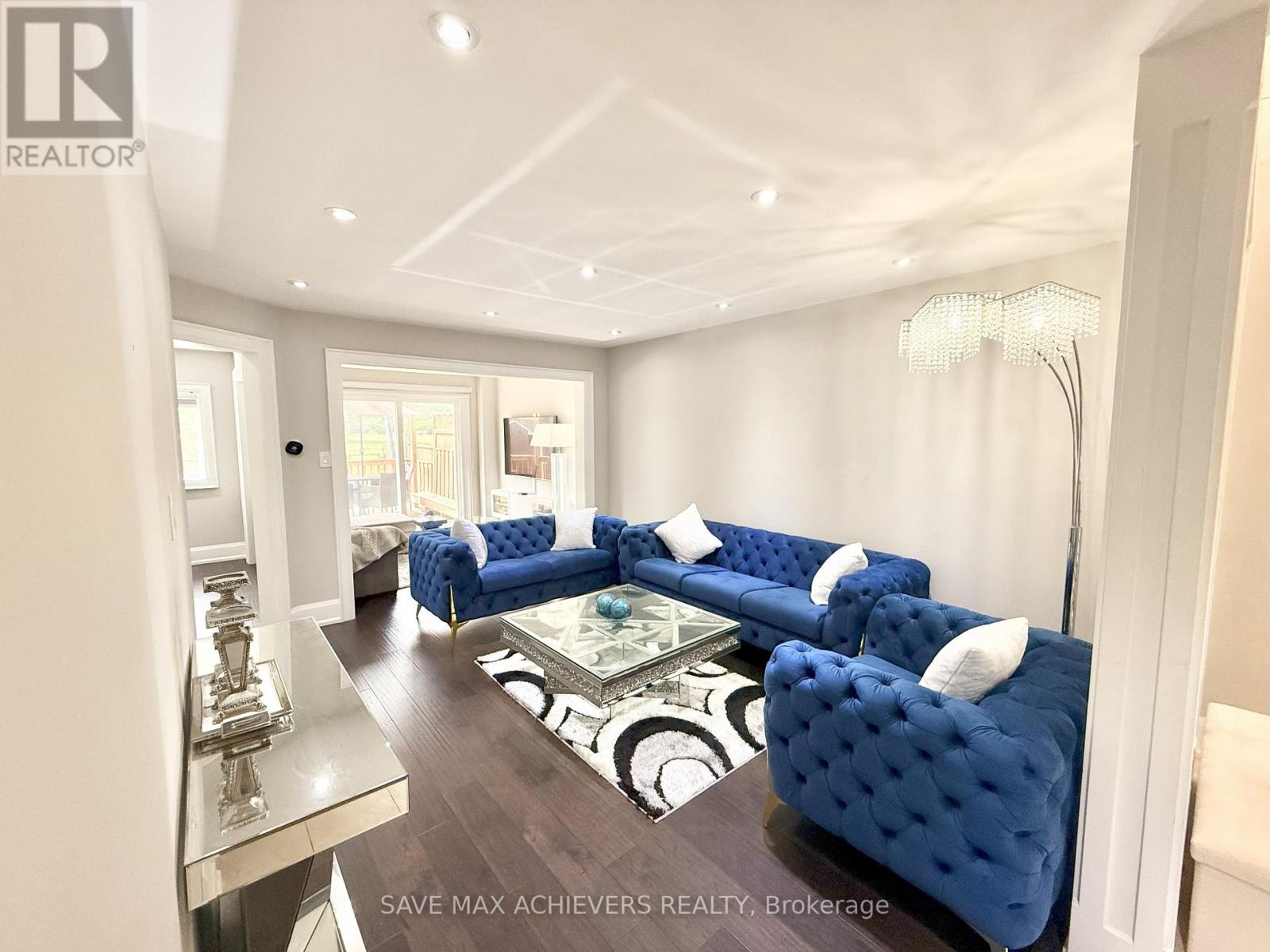 12 Upwood Place, Brampton (Sandringham-Wellington), Ontario  L6R 1T3 - Photo 8 - W12312157