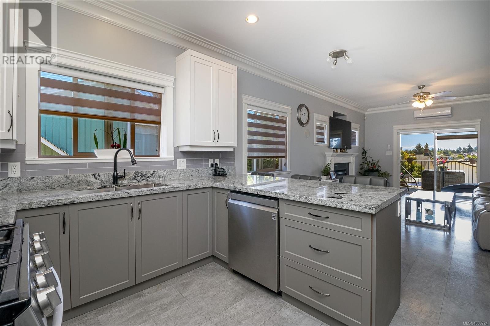 Property at 555 Leaside Ave image 3