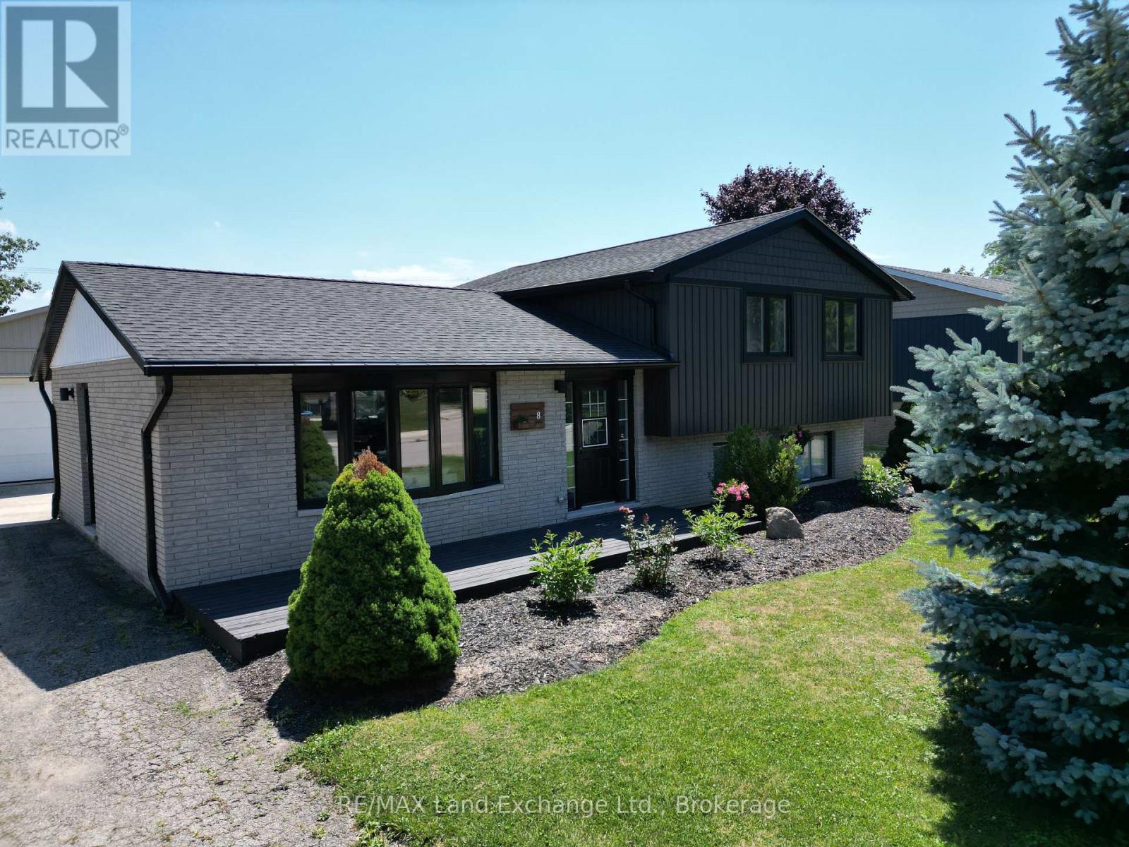 8 William Street N, Huron-Kinloss, Ontario  N0G 2R0 - Photo 2 - X12312228