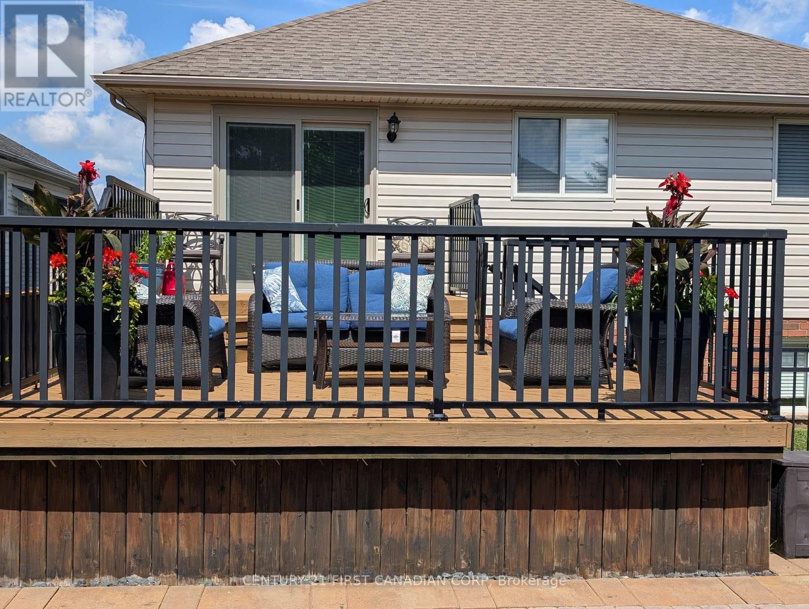 55 Queensway Drive, Strathroy-Caradoc, Ontario  N7G 4M2 - Photo 18 - X12312188