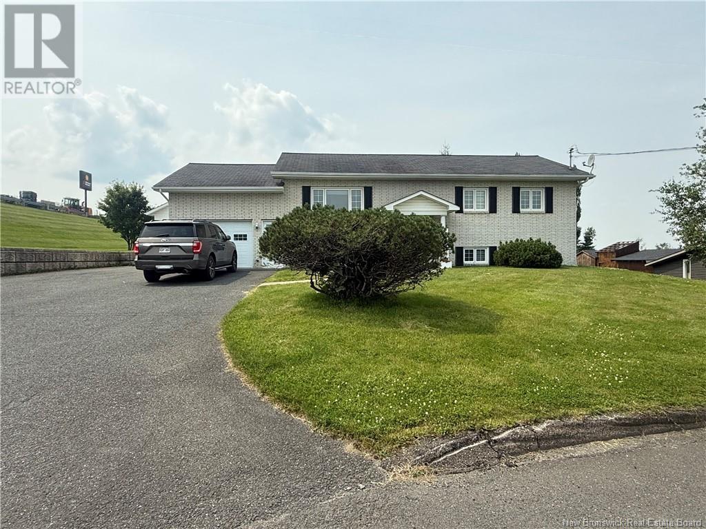 835 Walker Street, Grand-Sault/grand Falls, New Brunswick  E3Z 1A4 - Photo 2 - NB123885