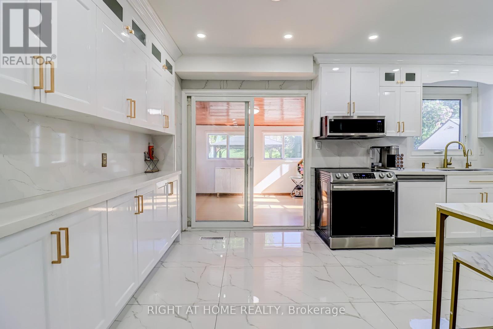 63 Cog Hill Drive, Vaughan (Glen Shields), Ontario L4K 1M6 - Photo 11 - N12312211