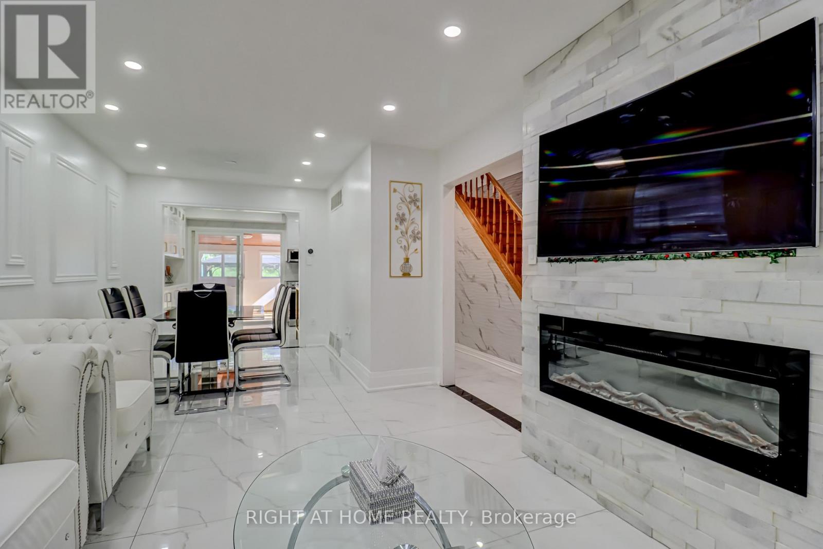 63 Cog Hill Drive, Vaughan (Glen Shields), Ontario L4K 1M6 - Photo 6 - N12312211